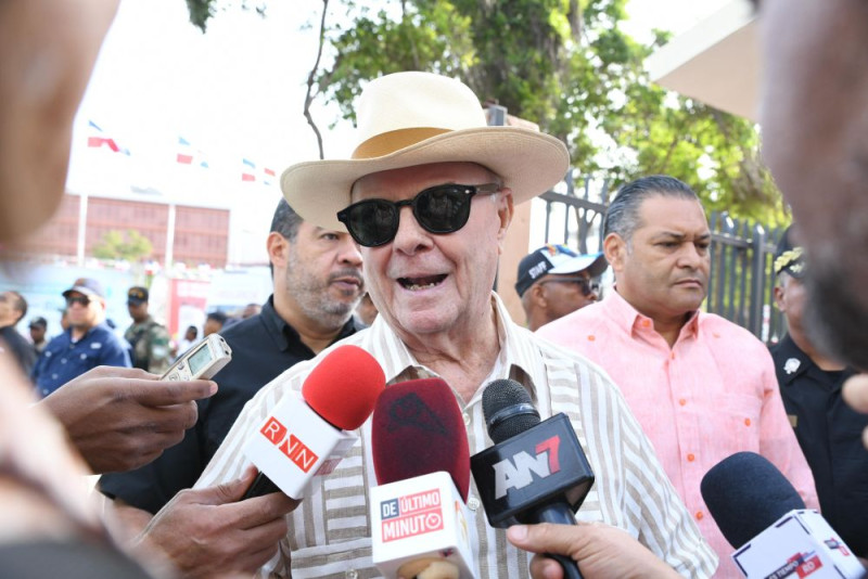 Hipólito justifica precandidaturas tempranas en el PRM: “¿Qué importa, el presidente no lo autorizó?”
