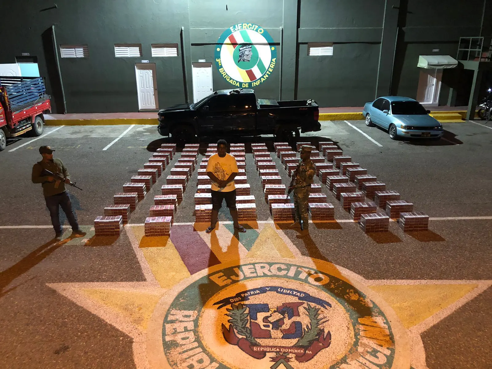 Ocupan contrabando de 420 mil cigarrillos en una camioneta en San Juan de la Maguana