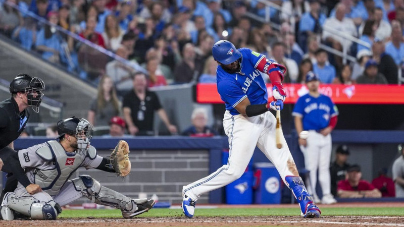 Azulejos vencen dramáticamente a los Yankees y logran barrida