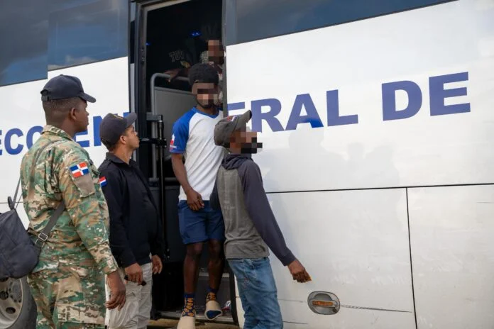 Migración resalta sus estrategias de inteligencia en operativos de interdicción y deportación en todo el país