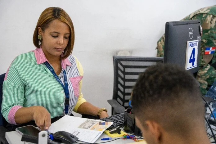Migración entrega más de 11,700 permisos de menores para salir fuera del país por vacaciones escolares en junio y lo que va de julio