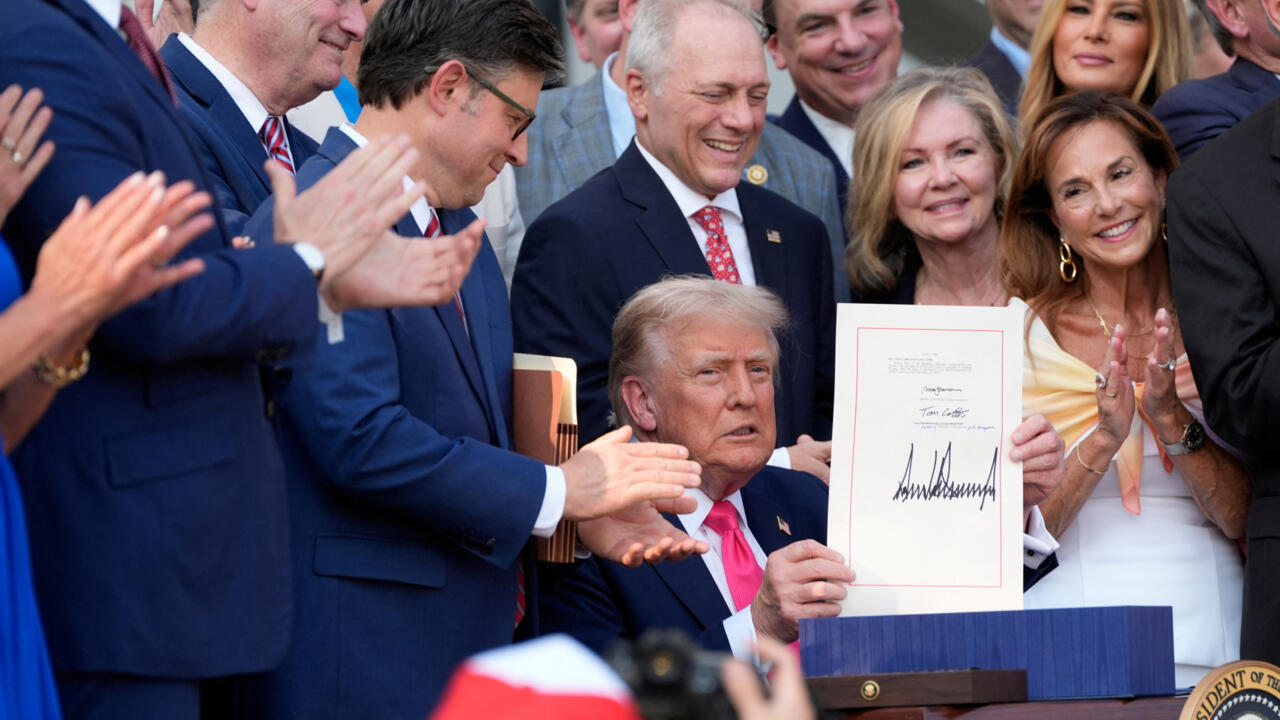 Trump rubrica su ley de recorte fiscal y presupuestario y dice que es su “mayor victoria”